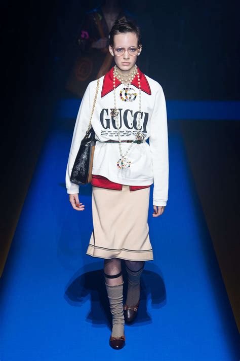 gucci dispone di oltre 500 negozi a gestione diretta|Kering, il bilancio 2022: Gucci supera 10 miliardi, Saint Laurent .